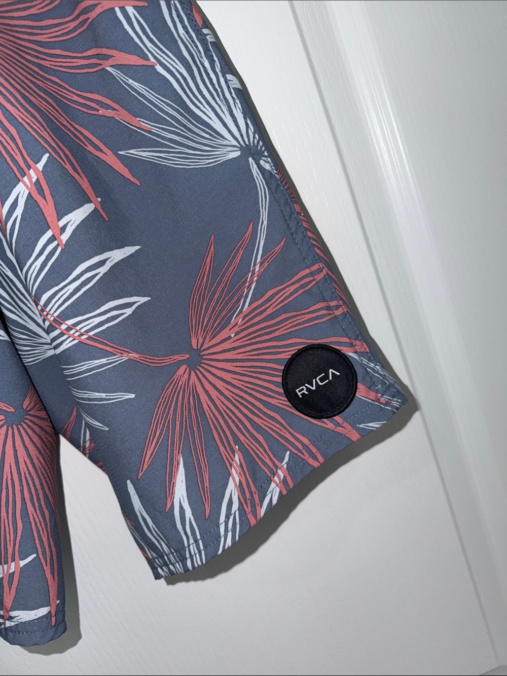 RVCA Men’s Slate Blue Floral Hybrid Shorts with Rose Trim size 26” boardshorts - Picture 2 of 7